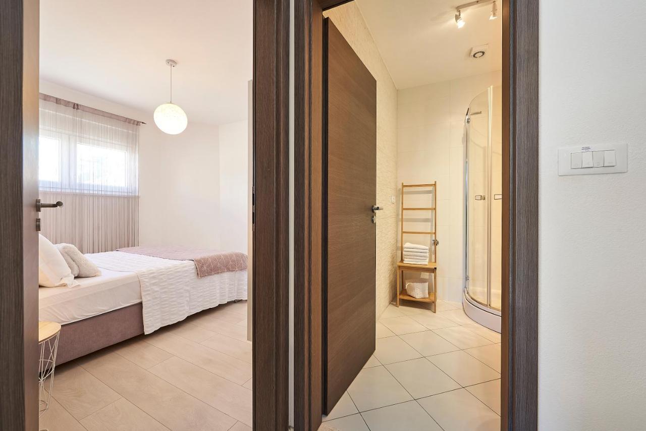 Apartmani Sara i Klara Trogir Bagian luar foto